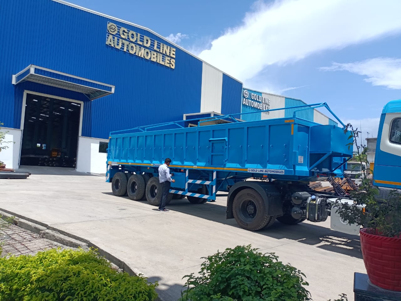 GoldLine Sidewall Trailer at GLA factory